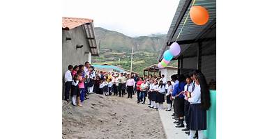 ESCUELA DE EDUCACION BASICA JUANITA COLLAHUAZO PAEZ