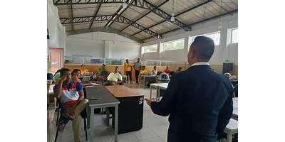 UNIDAD EDUCATIVA JULIO ESTUPIÑAN TELLO
