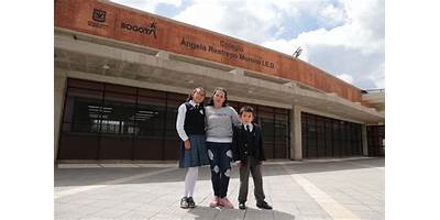 ANGELA MARIA DE LOOR