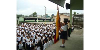 ESCUELA DE EDUCACIÓN BÁSICA TRECE DE MAYO