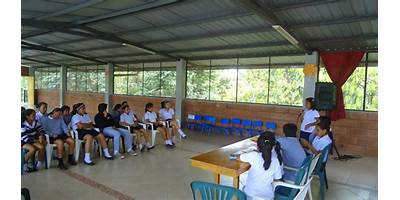 ESCUELA DE EDUCACION BASICA MANUELA ESPEJO